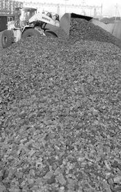 咸陽市人民政府推動(dòng)煤炭產(chǎn)業(yè)轉(zhuǎn)型升級(jí)，賦能區(qū)域經(jīng)濟(jì)高質(zhì)量發(fā)展